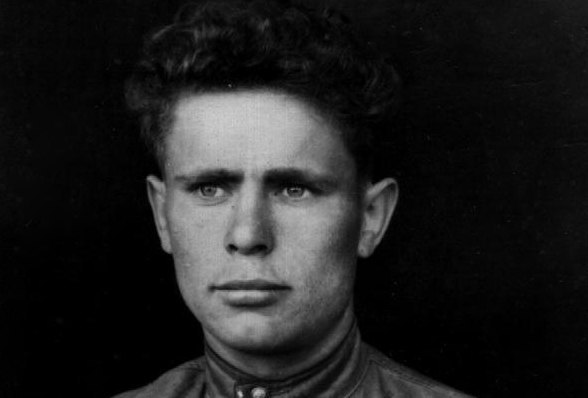 Иван Бобынцев родился 18 января 1924 года в селе Теребуж Щигровского района Курской области 