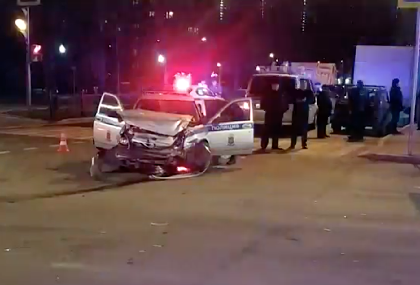 Появилось видео с места ДТП, в котором пострадали полицейские
