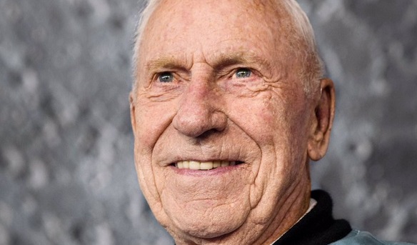 Альфред Уорден летал к Луне в качестве пилота командного модуля «Аполлон-15» в августе 1971 года 