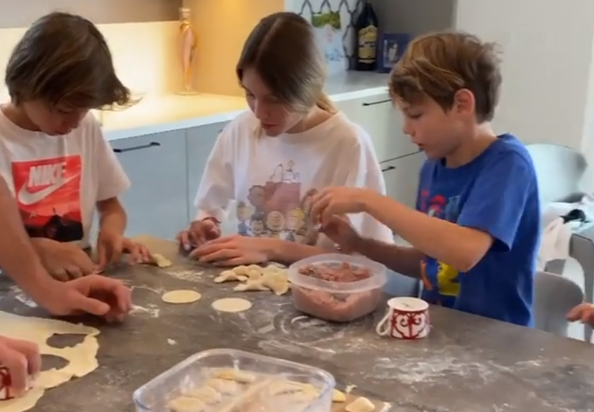 Хоккеист Ковальчук опубликовал трогательное видео с детьми во время карантина