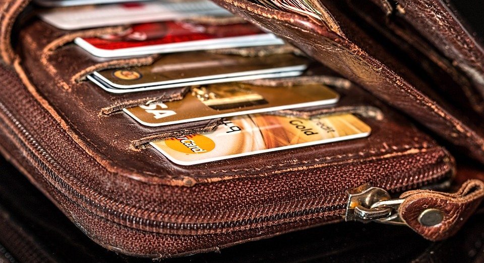 Эксперт посоветовал россиянам сократить свои расходы