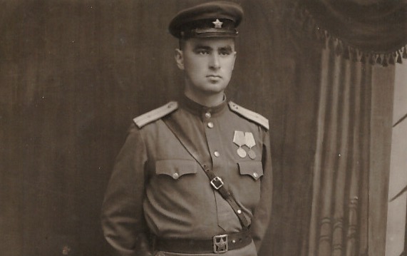 Анатолий Давыдов был награжден медалью «За боевые заслуги» и «За оборону Сталинграда» 