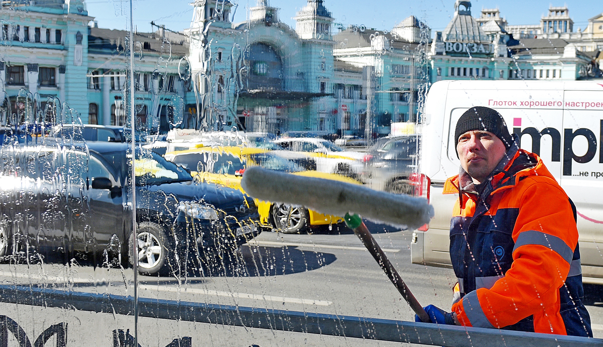 Дезинфекция транспорта началась в Москве