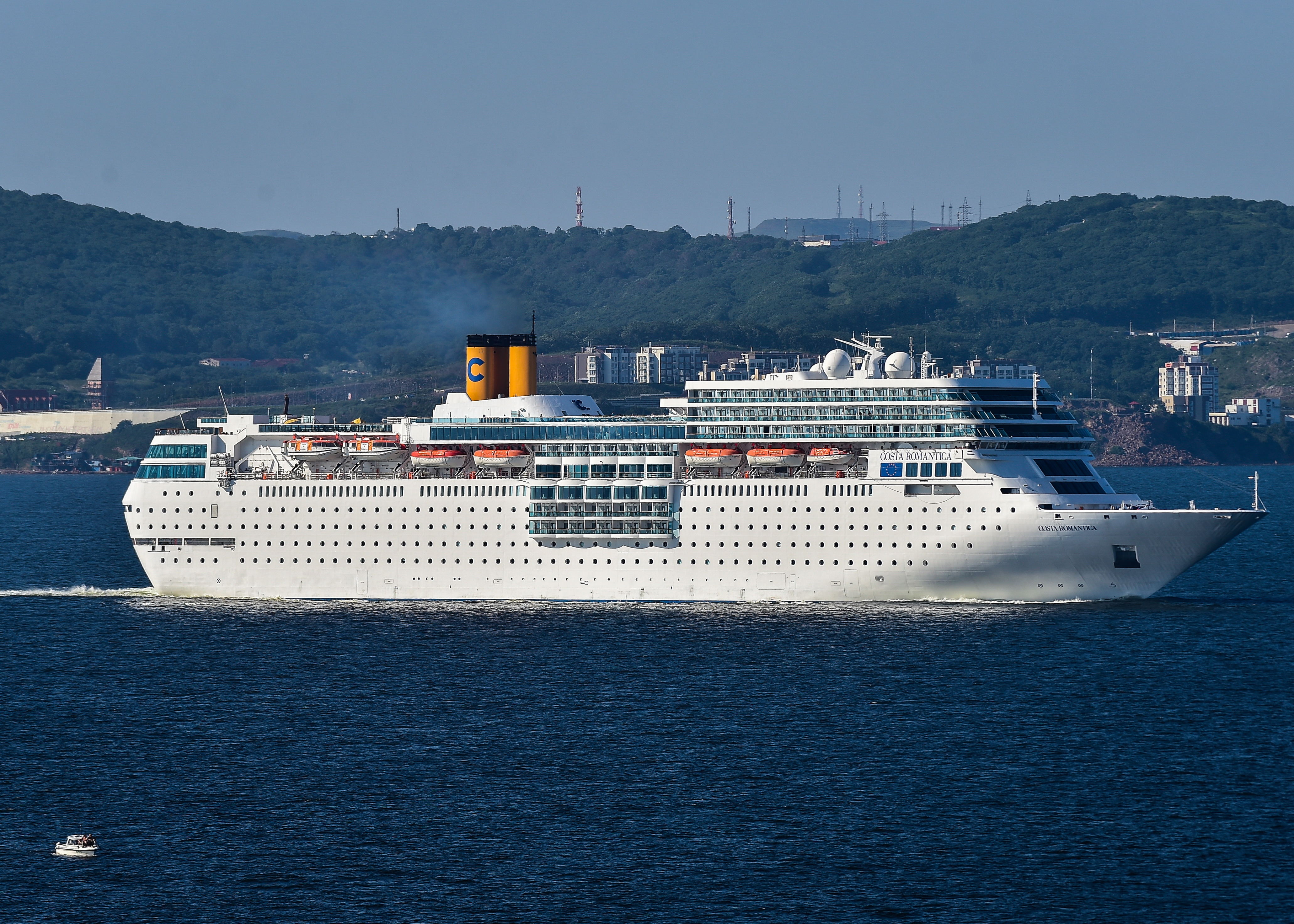 В настоящее время корабль находится в Японском море в одинаковой удаленности от Владивостока и порта Раджин в Северной Корее