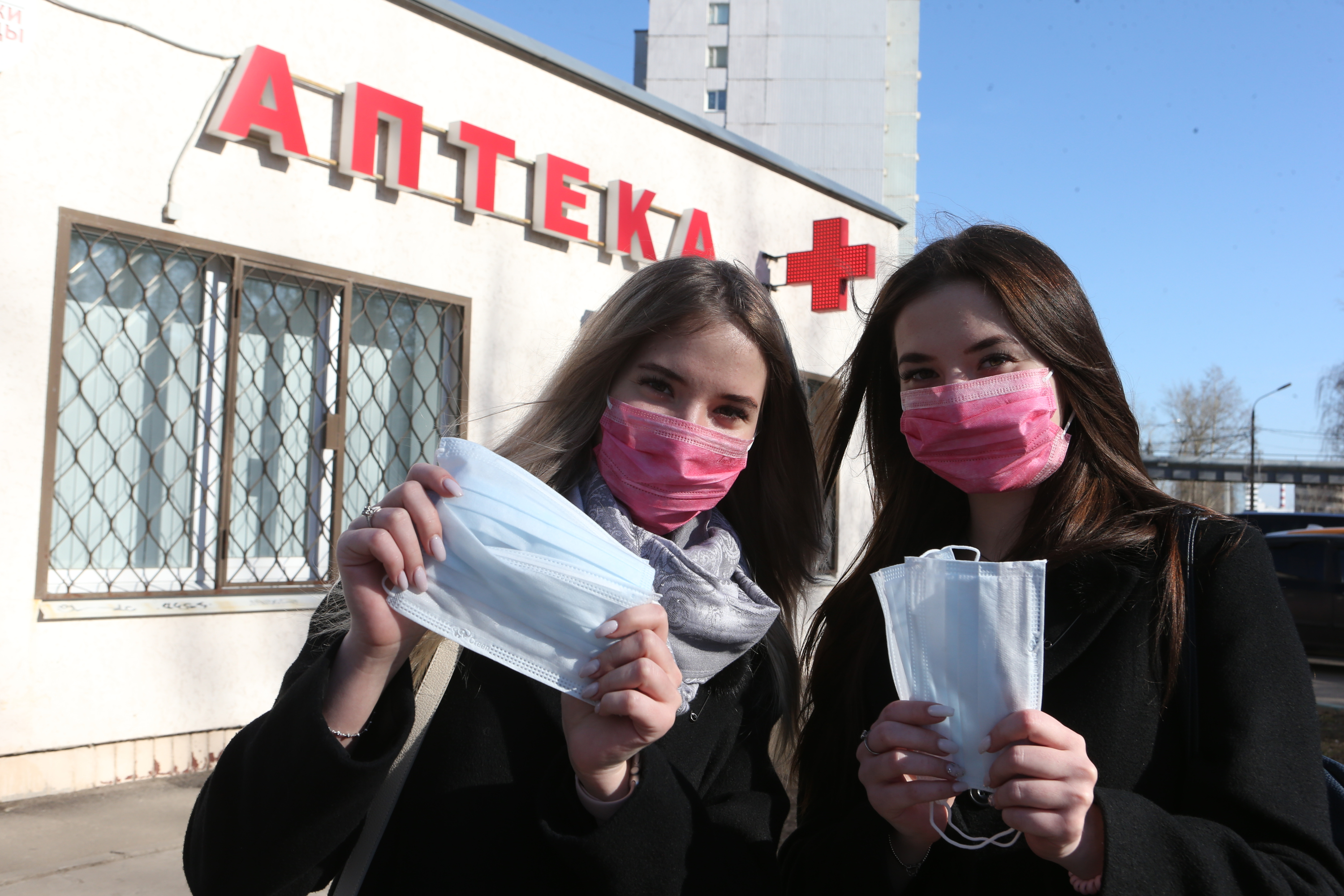 На фото: сестры-близнецы Лаптева Кристина (слева) и Лаптева Полина