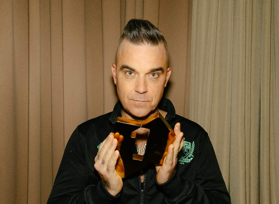 «Наклевывается новый роман» — Робби Уильямс посвятил песню Агате Муцениеце