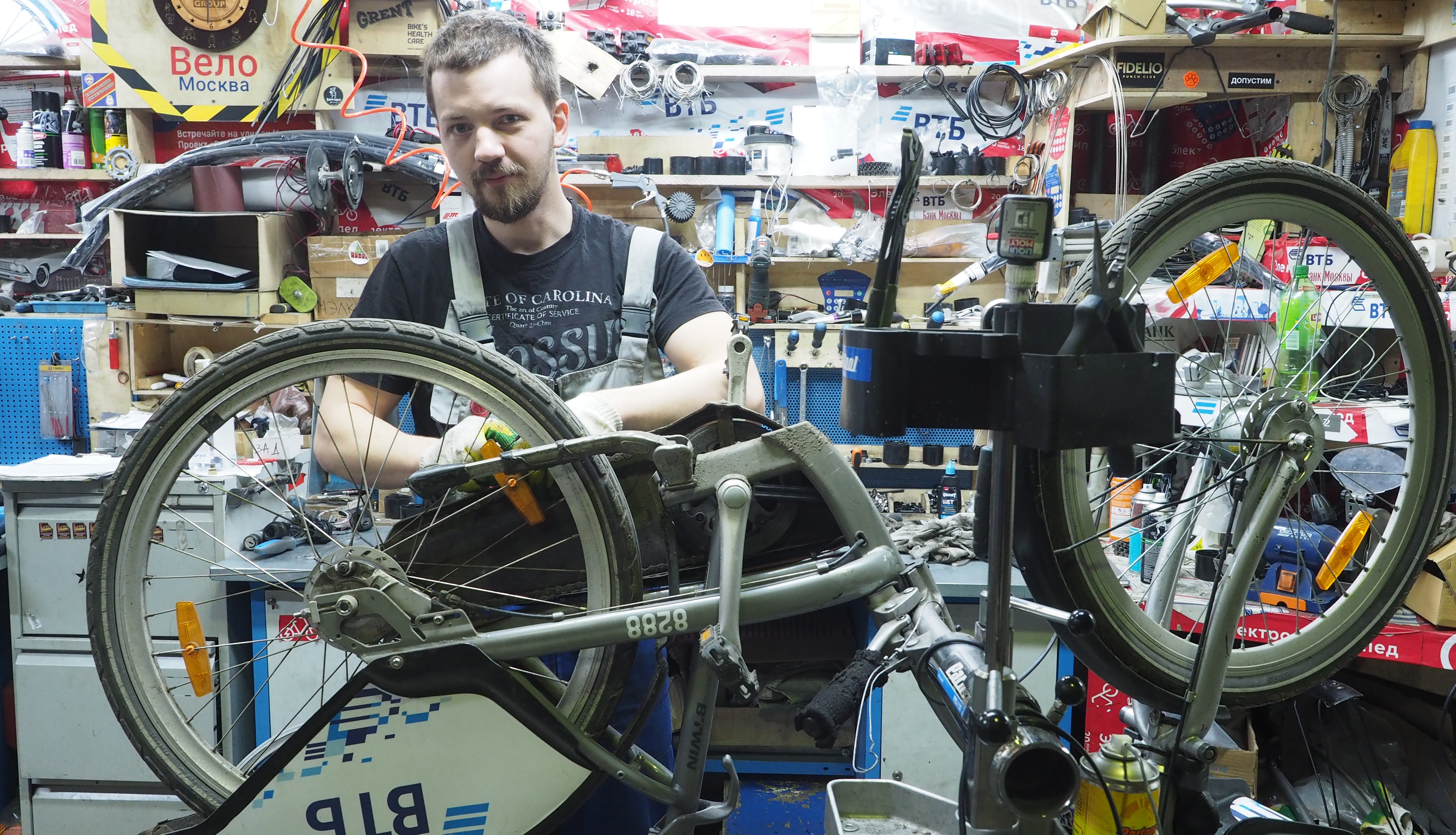 Мастер по ремонту велосипедов Владимир Назаров рассказал, какие поломки встречаются чаще и на каких шинах удобнее ездить по городу 