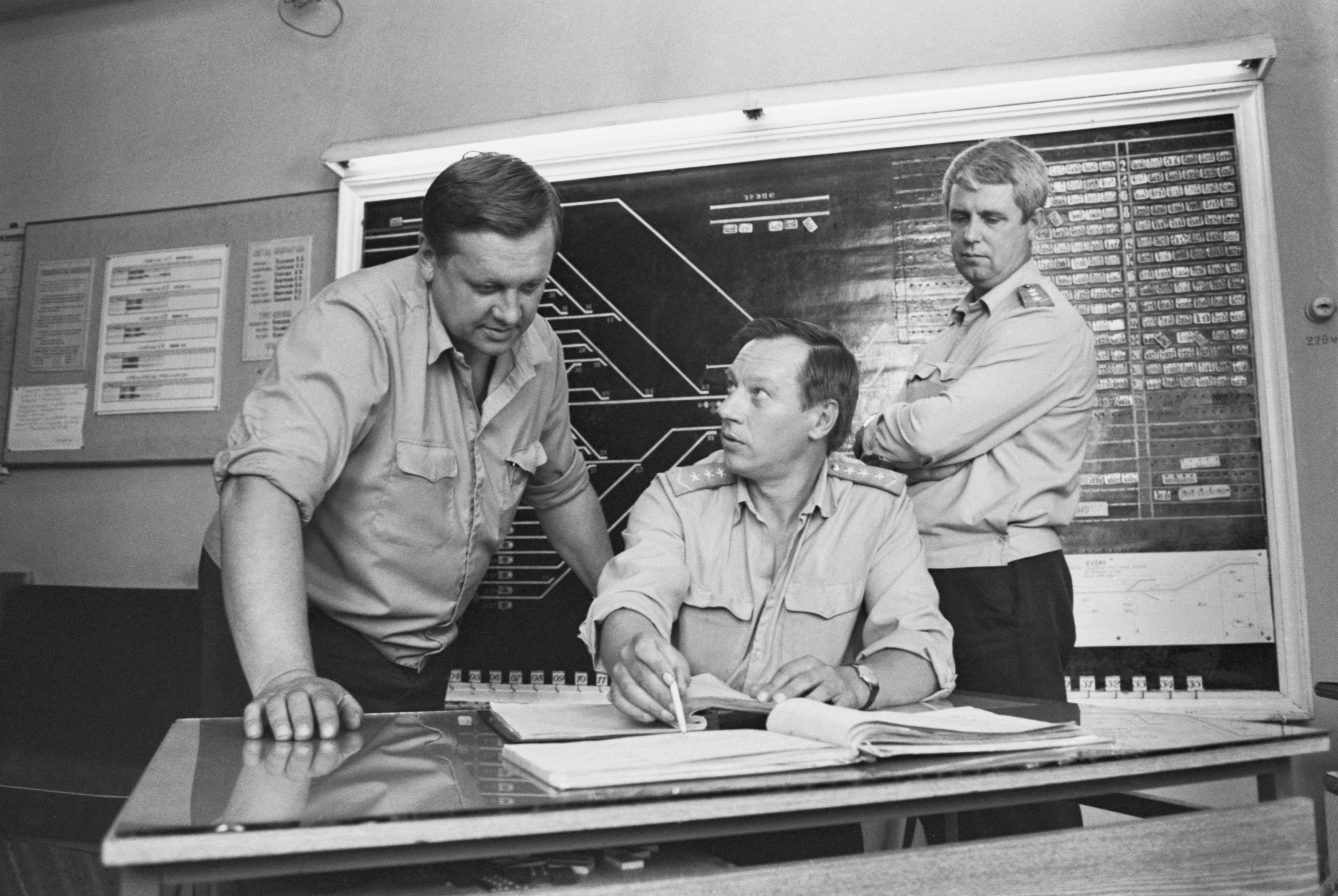 Коллектив электродепо Московского метрополитена «Красная Пресня» трудится на своем рабочем месте (1989)