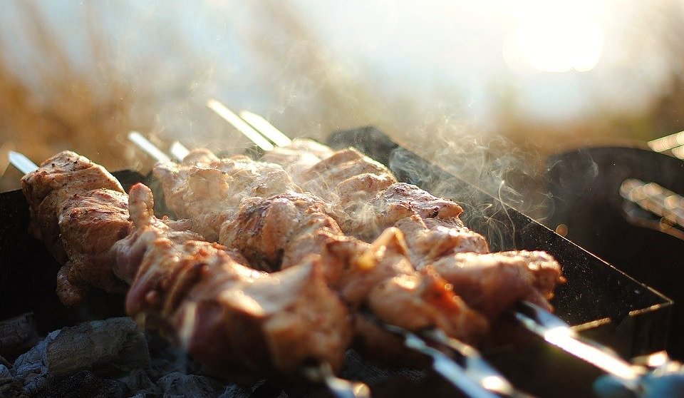 Роскачество составило топ вин к шашлыку