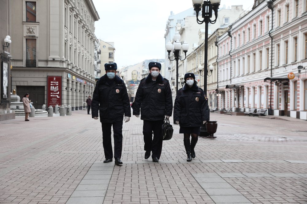 Собирающихся большими группами москвичей будут штрафовать