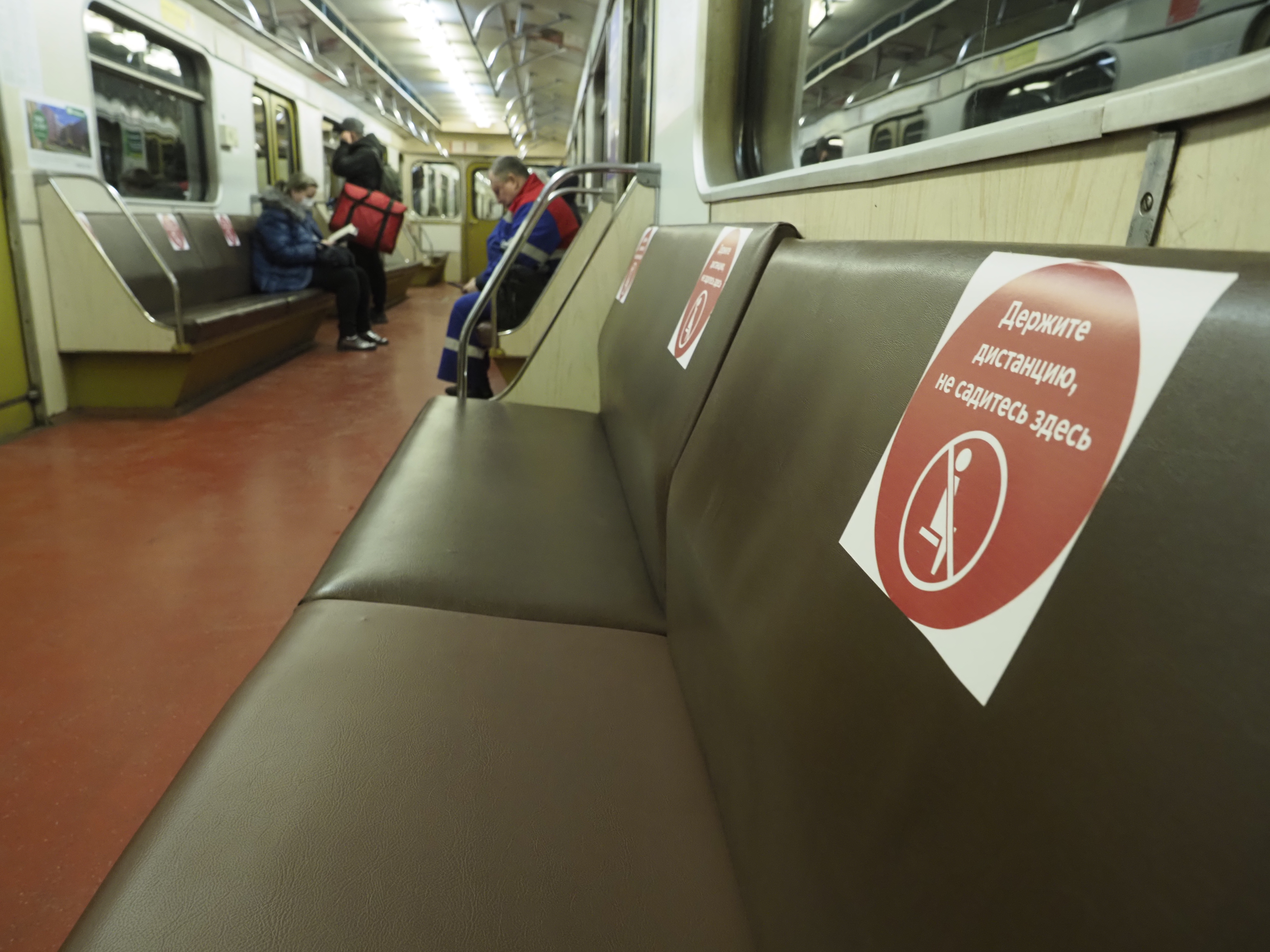 Более 750 тысяч пар защитных перчаток закупило для своих сотрудников Мосметро