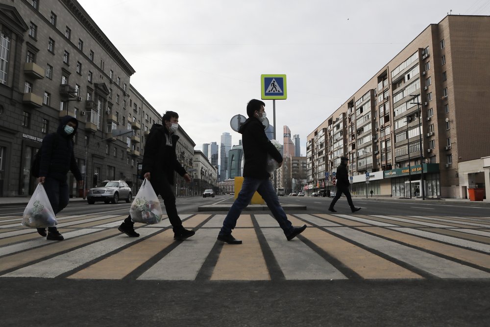 Ученые оценили вероятность заражения COVID-19 от визуально здорового человека