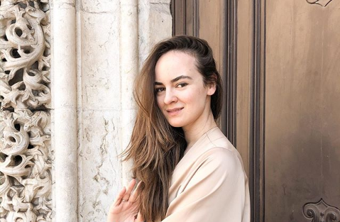 В самоизоляции Бэла Карташева и ее молодой человек сидят уже две недели