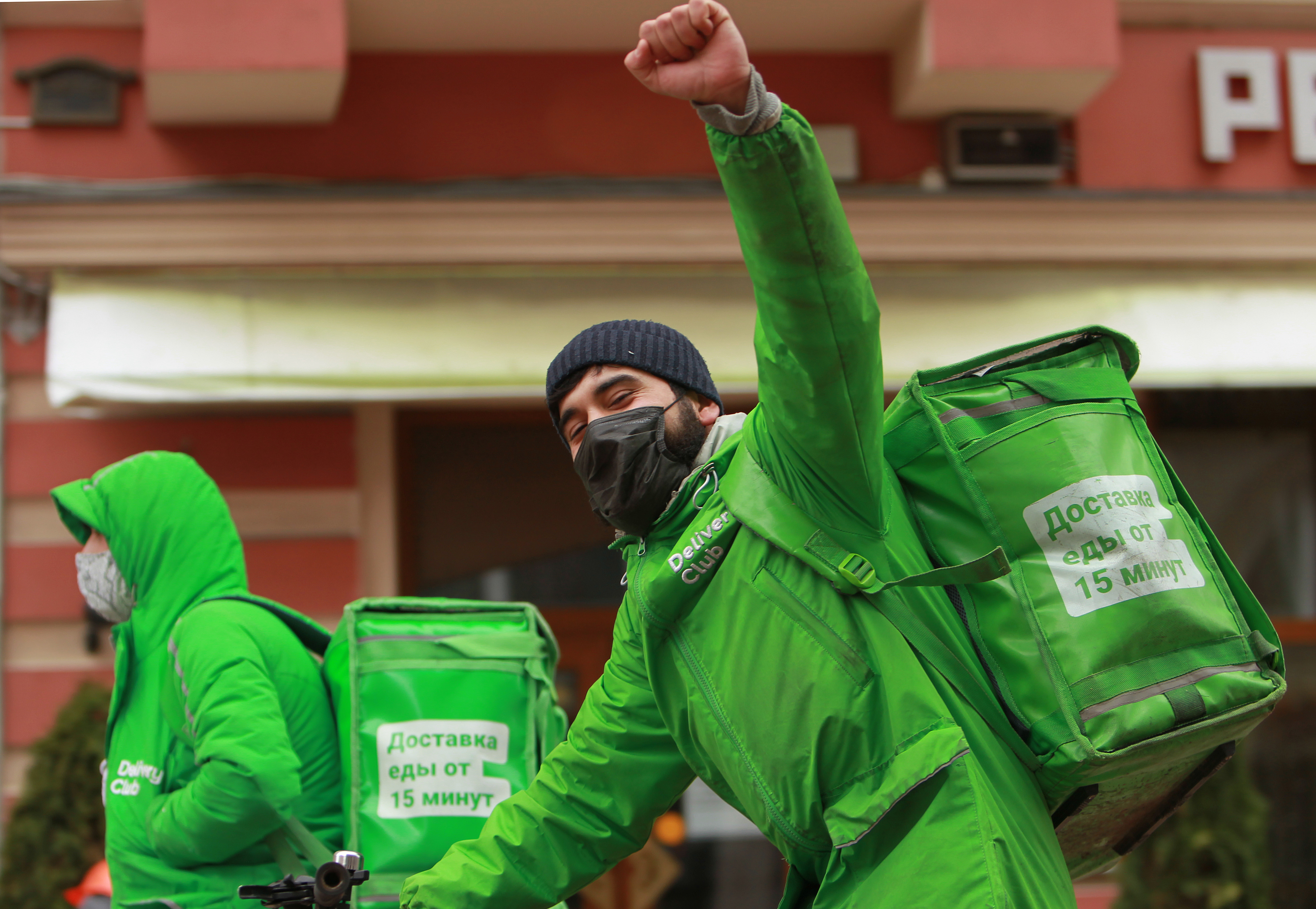 Зарплата курьеров выросла до 150 тысяч рублей на фоне режима самоизоляции