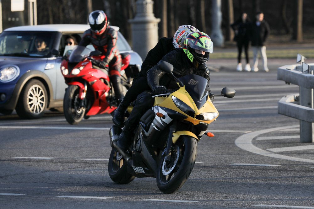 Мотоциклистов и велосипедистов Москвы призвали использовать защитную экипировку