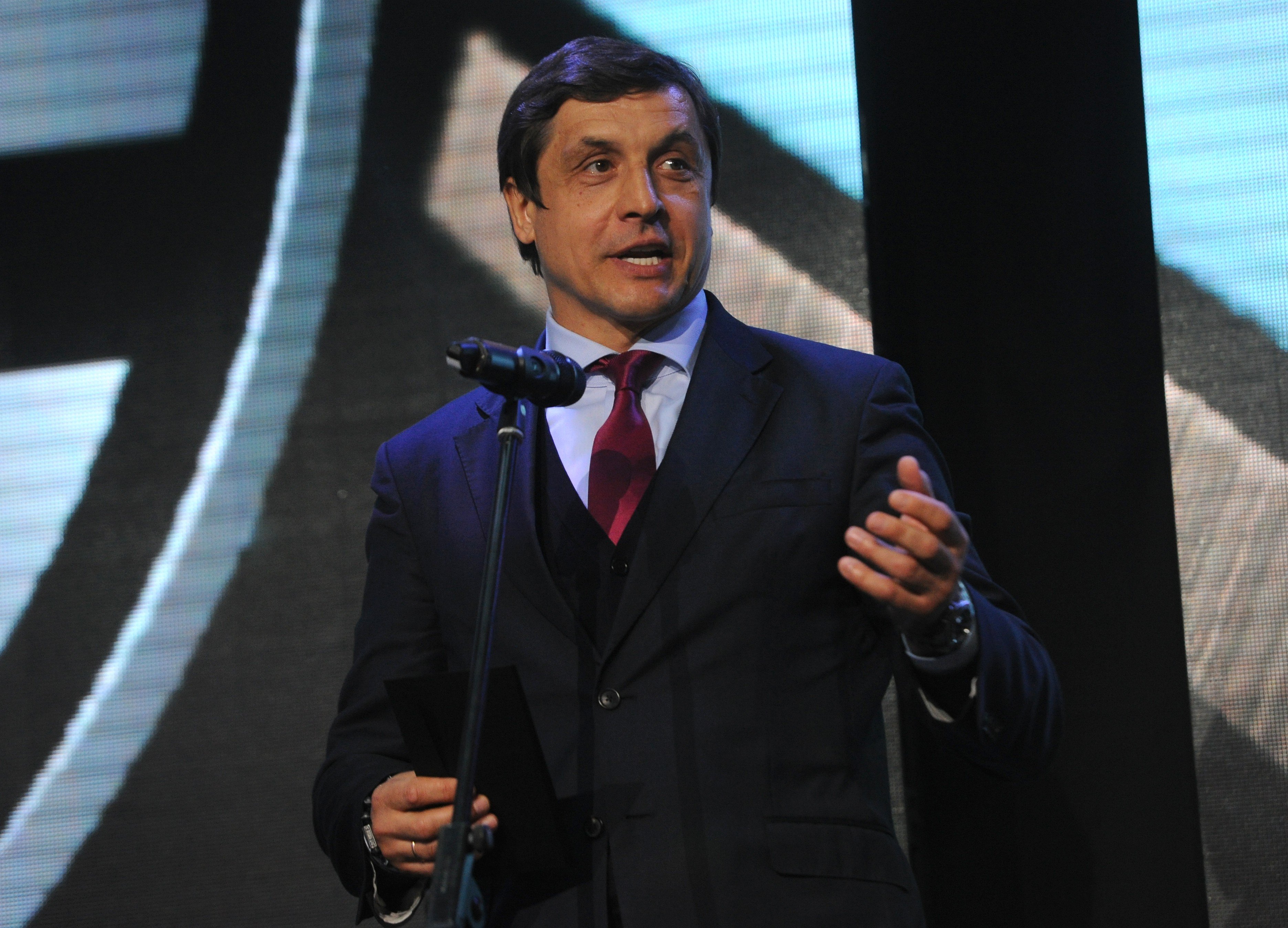 Валерий Каменский один из первых россиян, кто вошел в Тройной золотой клуб игроков, сумевших выиграть за свою спортивную карьеру три главных мировых хоккейных турнира