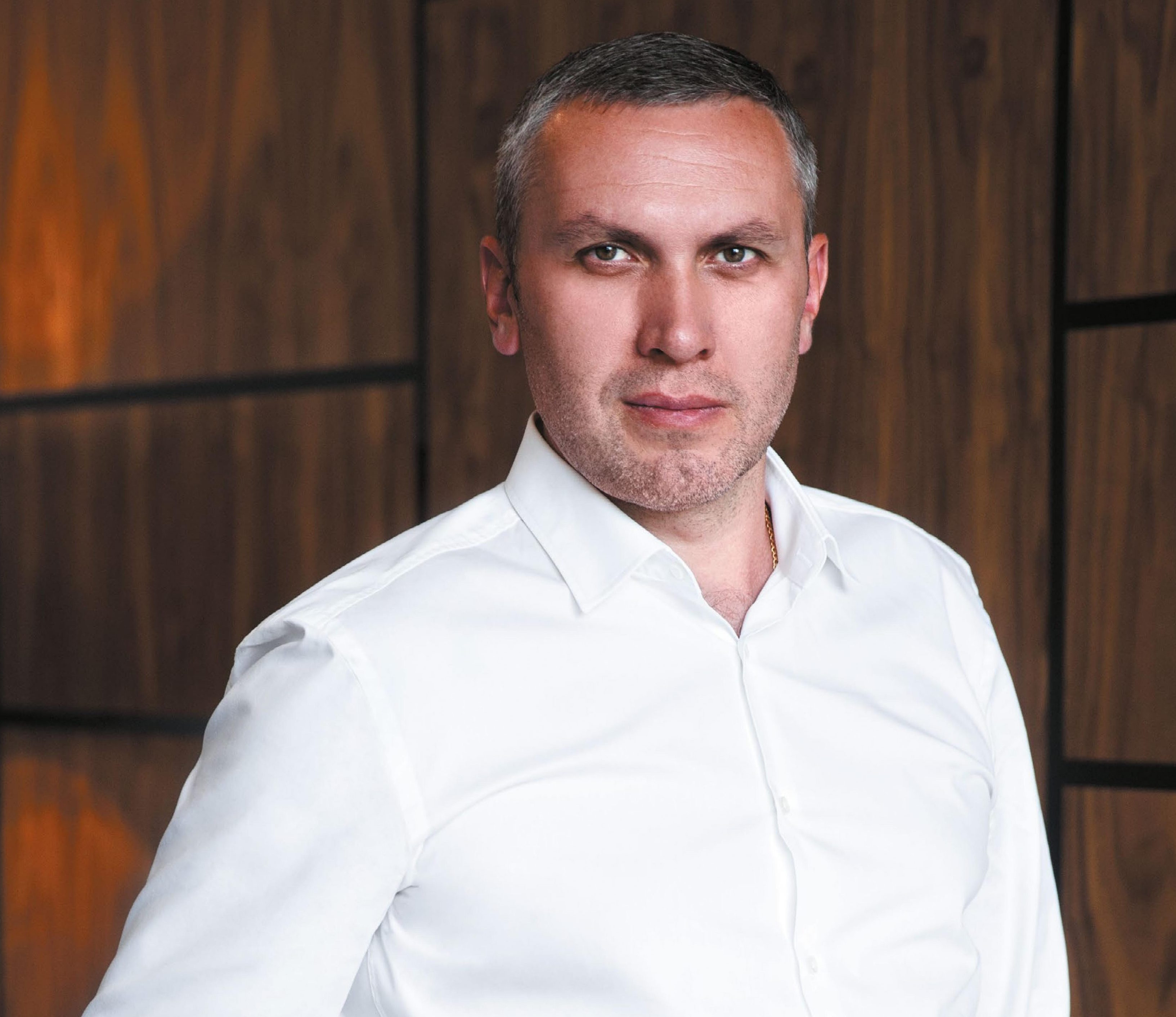 Пластический хирург, кандидат медицинских наук Дмитрий Саратовцев рассказал о главных антитрендах в этой сфере