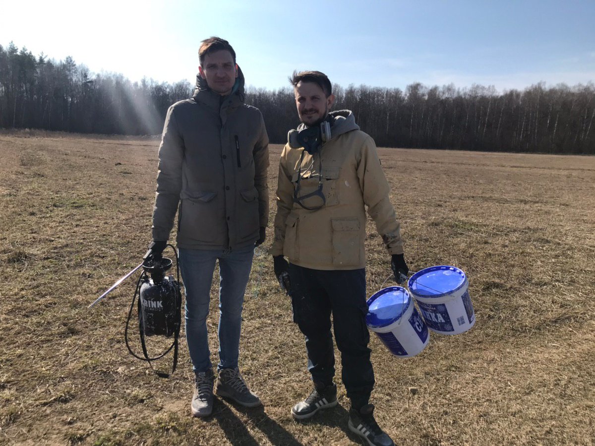 Художники изобразили сердце на подмосковном поле в благодарность врачам