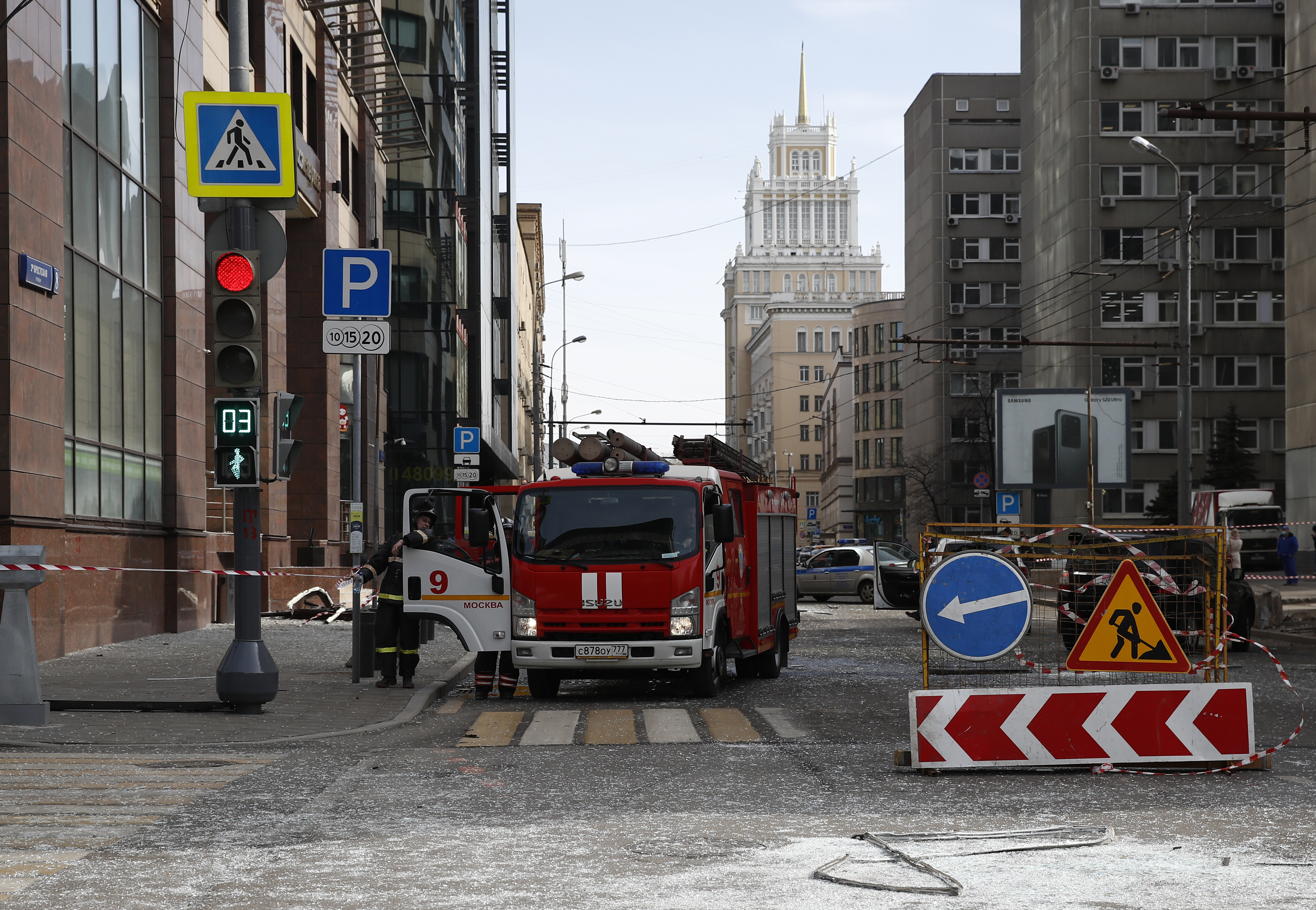 Два человека пострадали при разрыве газового баллона в столичном бизнес-центре