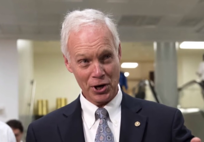 О начале расследования объявил председатель комитета сената США по внутренней безопасности и правительственным делам Рон Джонсон