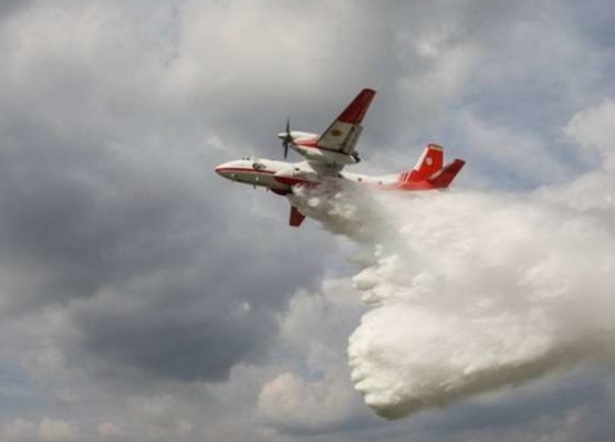 Всего к борьбе с пламенем привлекли 500 спасателей и 110 единиц техники, включая три вертолета и три самолета