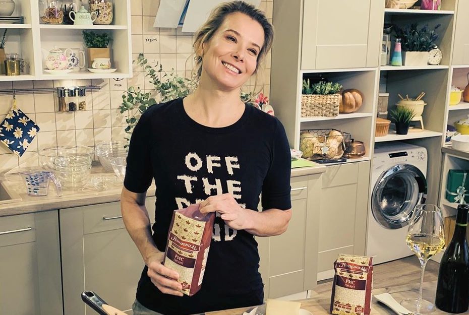 Юлия Высоцкая объяснила, почему яйца и икру нужно есть костяными ложками