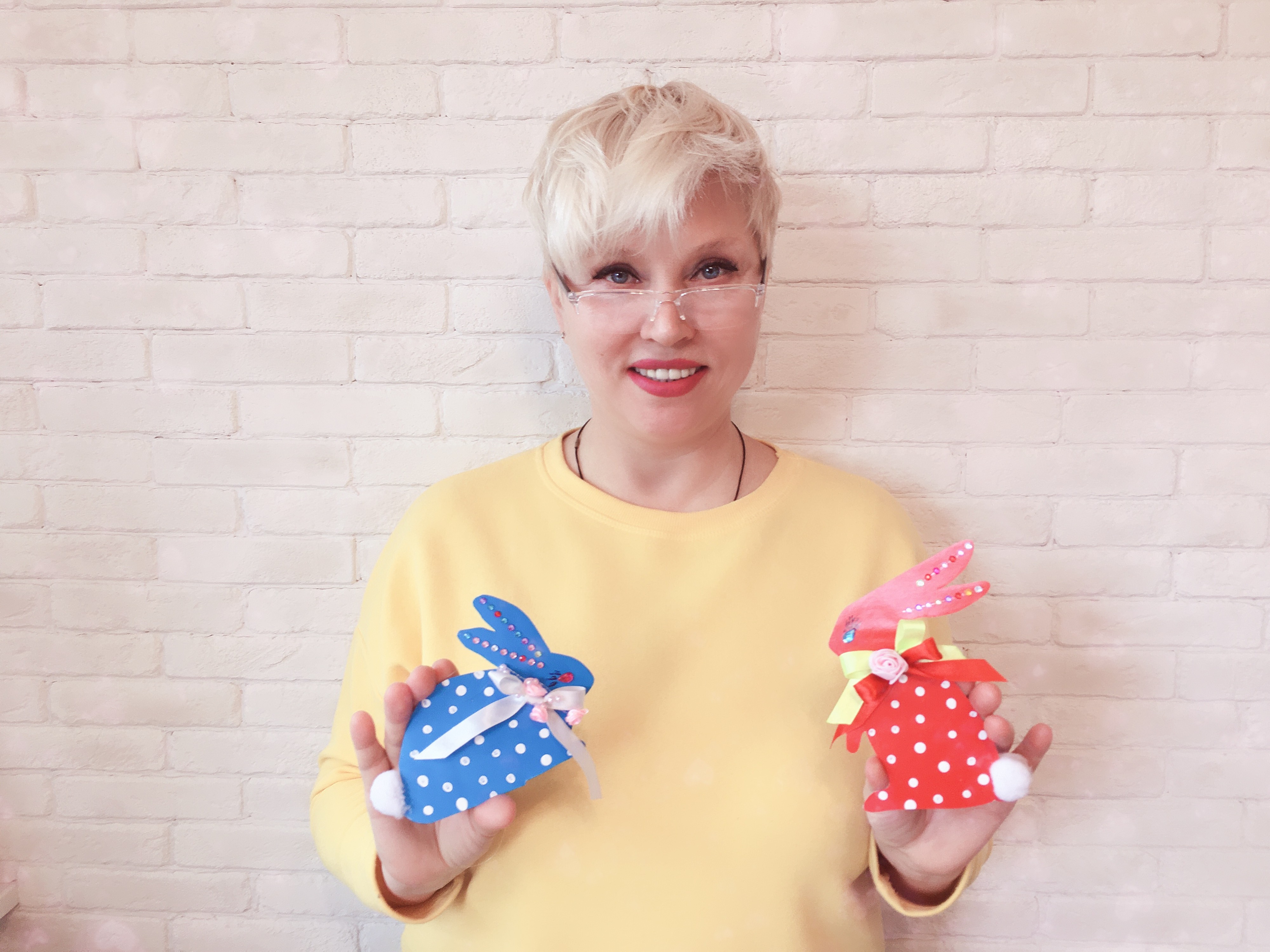 Посмотрев мастер-класс, москвичка Лариса Новожилова сама сделала пасхальных кроликов