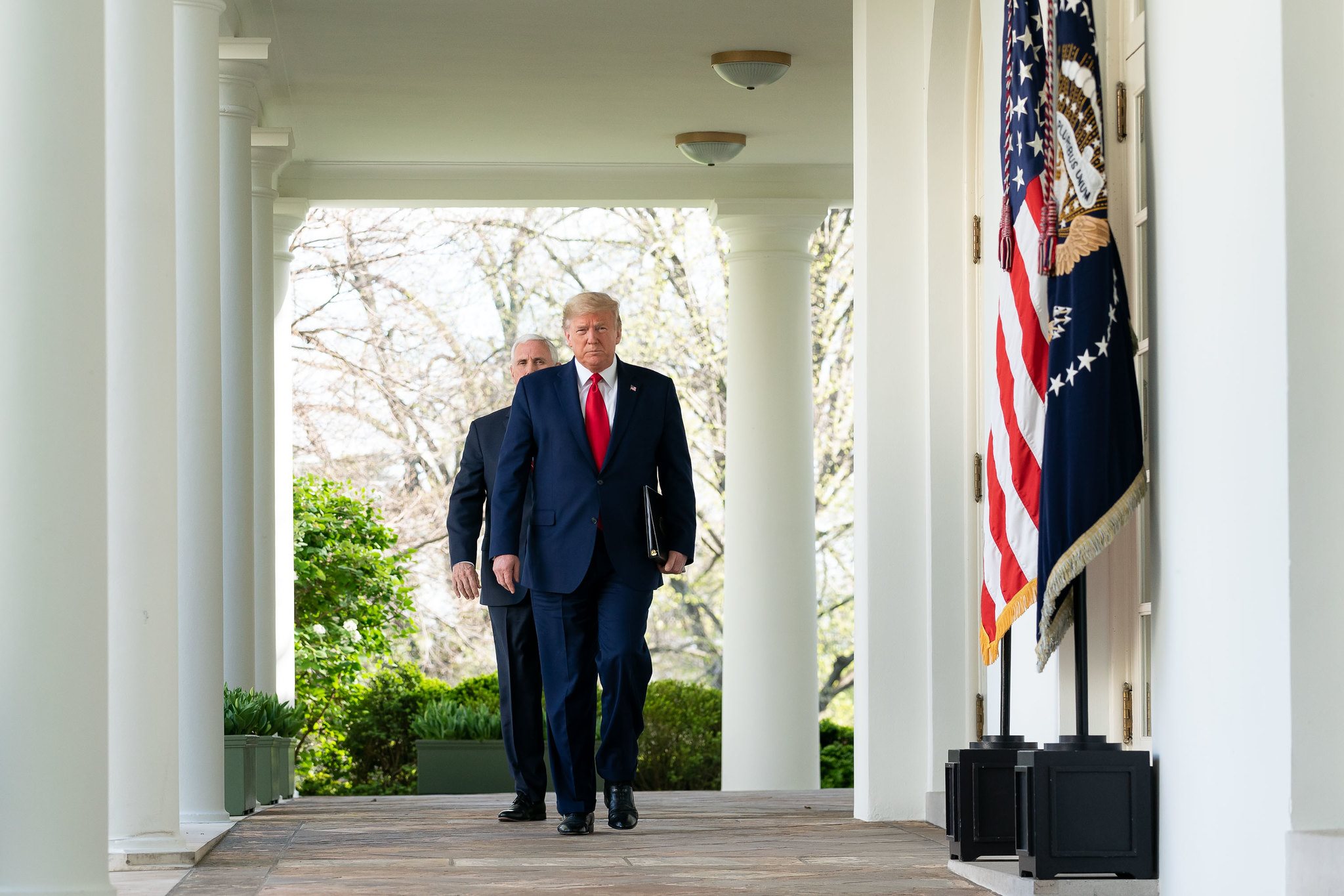 Дональд Трамп в белом доме