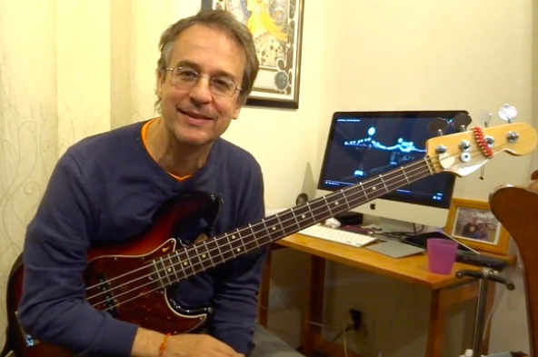 Игравший с Боуи басист Мэтью Селигман скончался от коронавируса