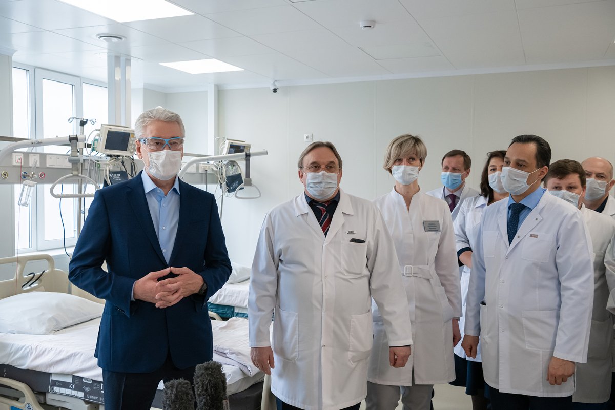 Сергей Собянин отметил, что врачи боролись за жизни людей круглые сутки