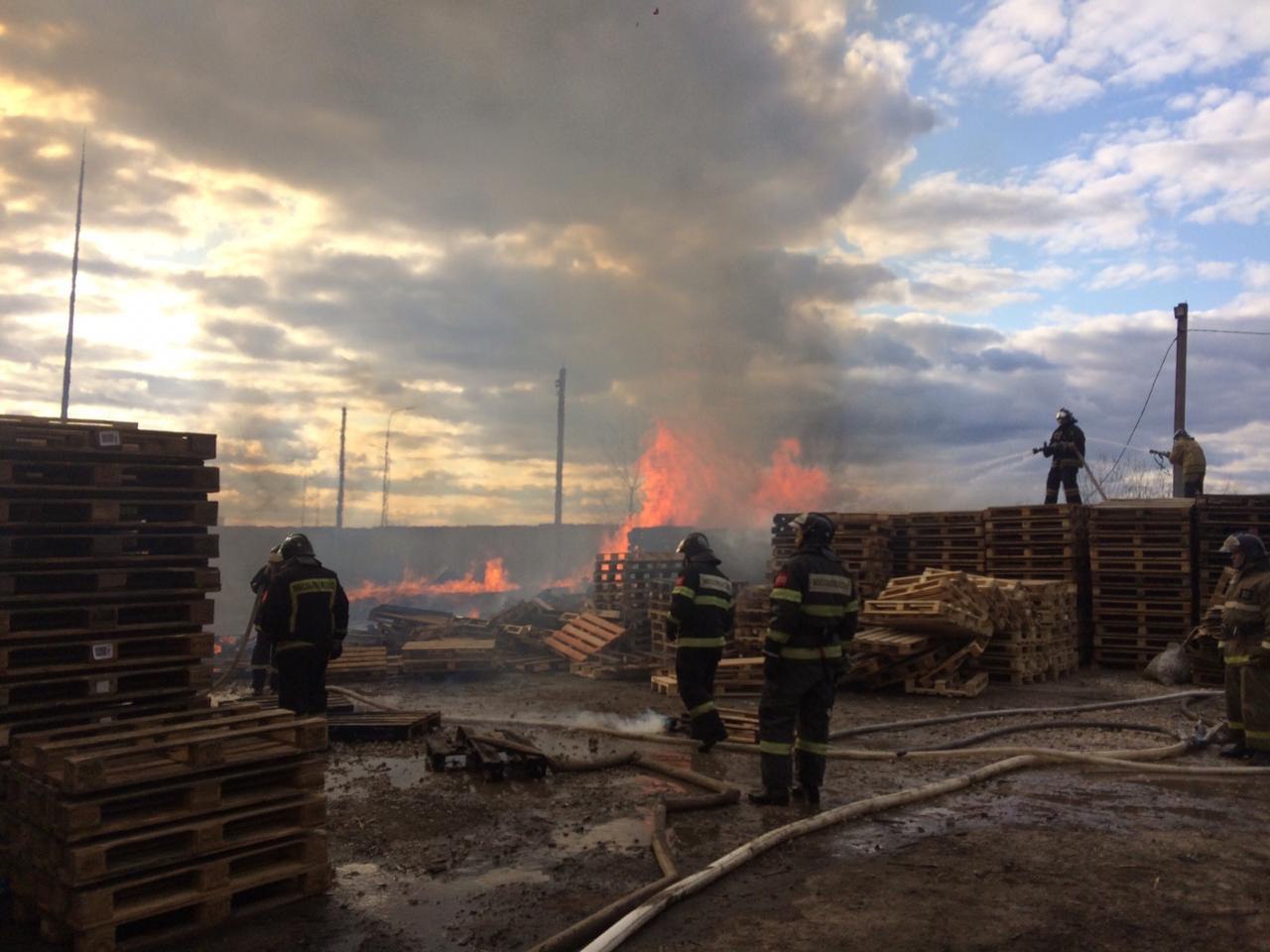Возгорание палет на площади 700 квадратных метров произошло в Коломне