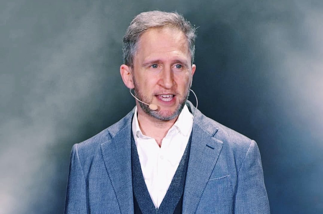 Оскар Кучера уверен, что когда человек прощается с иллюзиями, он начинает стареть 