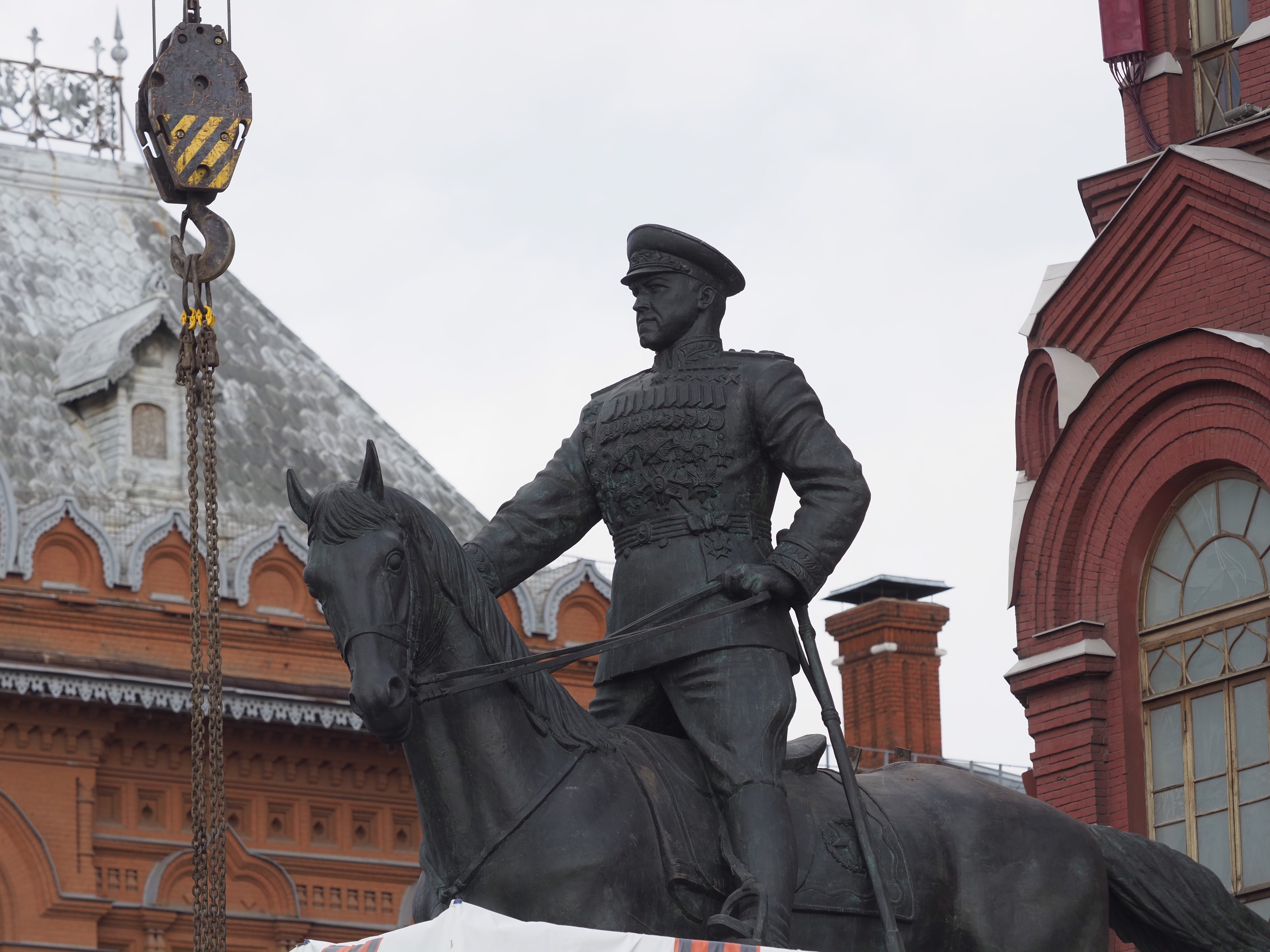 памятник жукову на красной площади