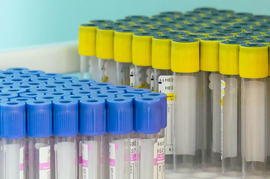 Число заразившихся COVID-19 российских военнослужащих превысило 900