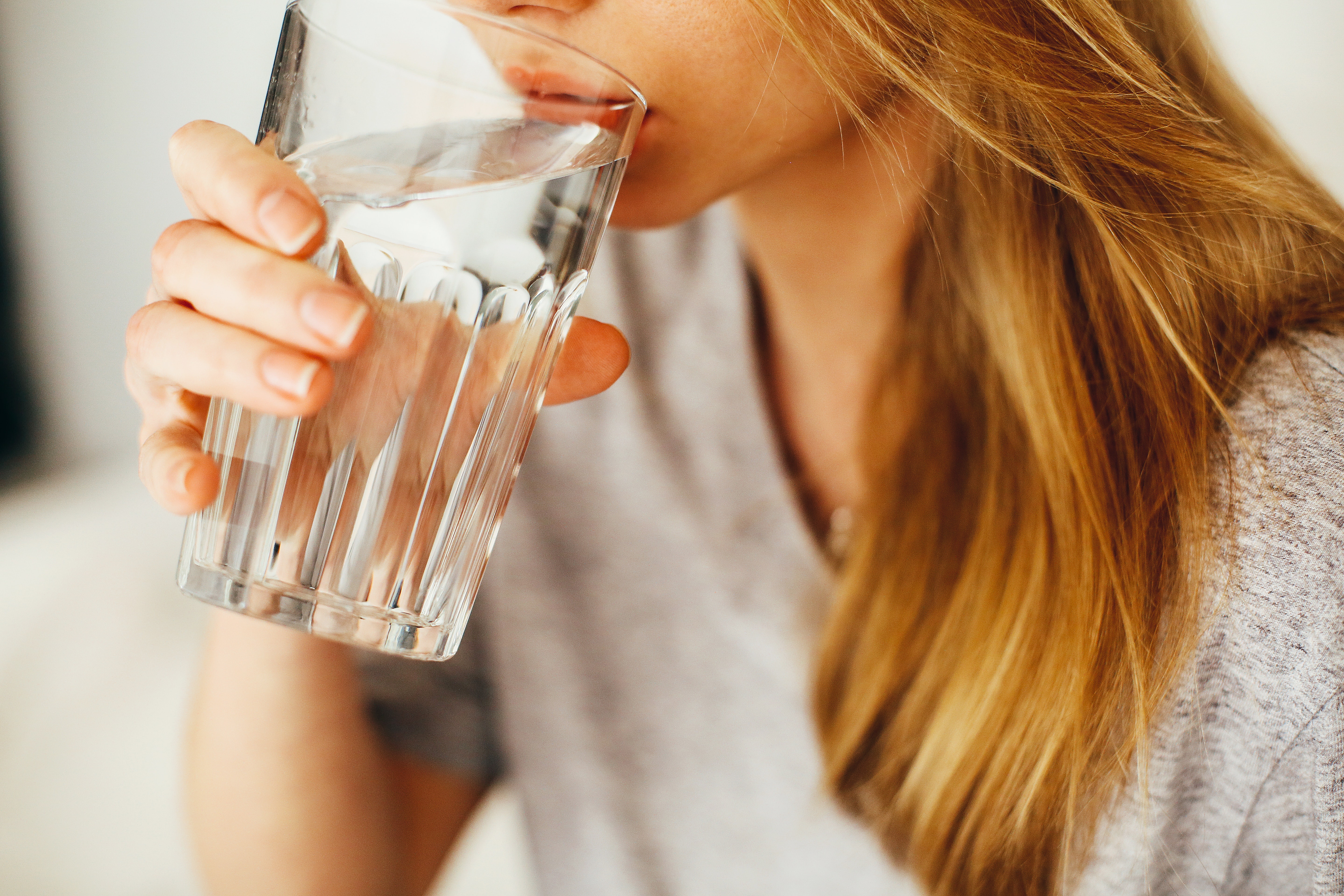 Se puede beber agua antes de un analisis
