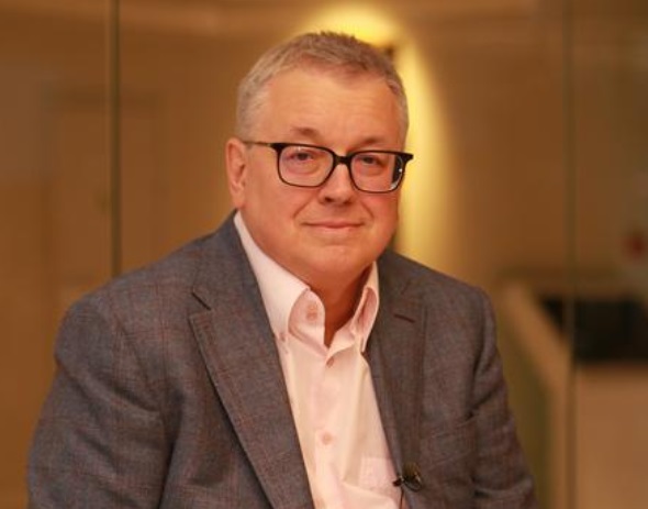 По мнению Ярослава Кузьминова, доходы упадут у всех слоев общества, однако для некоторых людей жизнь в целом может остаться прежней, тогда как средний класс рискует столкнуться с новыми, не очень приятными реалиями