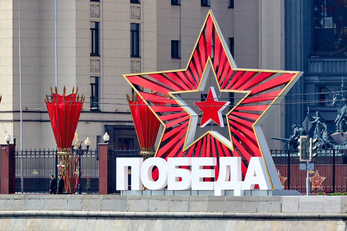 Участницу парада Победы, не покинувшую строй из-за слетевшей туфли, наградят