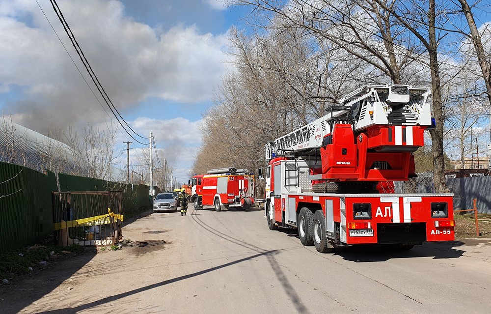 Возгорание поддонов в ТиНАО локализовали на площади 550 квадратных метров