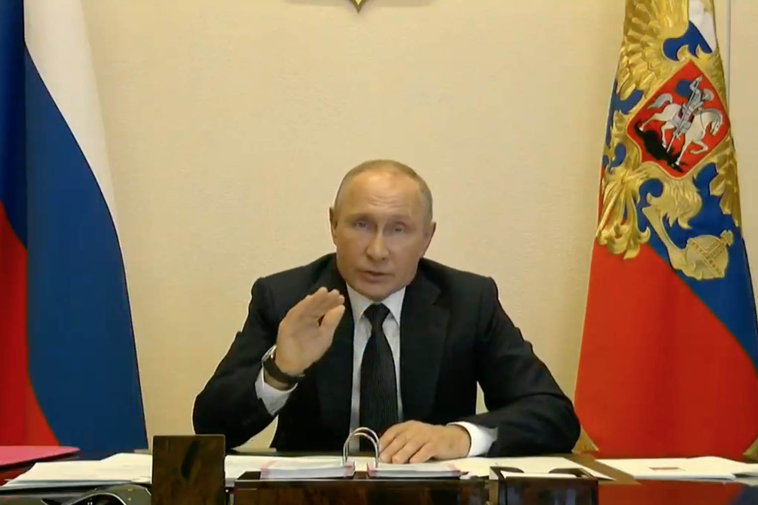 Путин поручил кабмину подготовить план выхода из режима ограничений с 12 мая