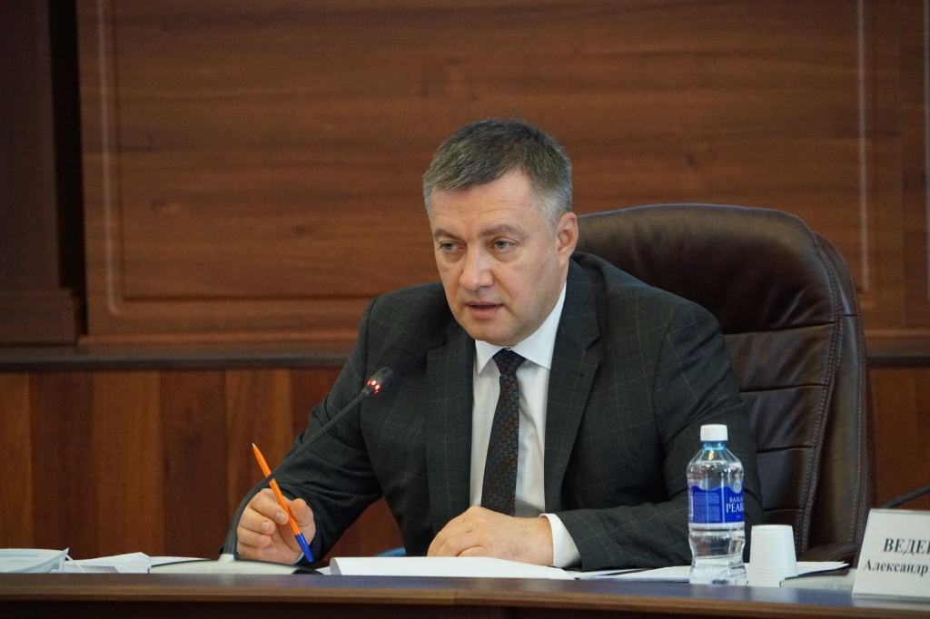 Заболевшего коронавирусом губернатора Иркутской области госпитализировали