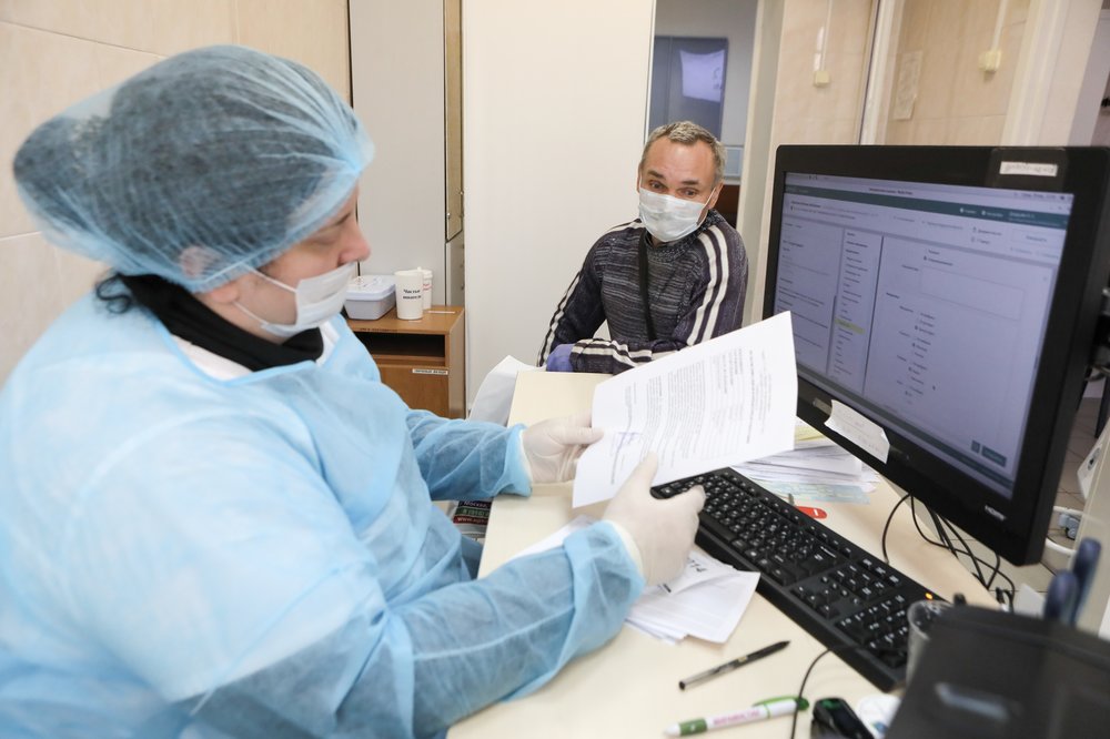 Инфекционист рассказал, как избежать нового витка заболеваемости COVID-19 в РФ