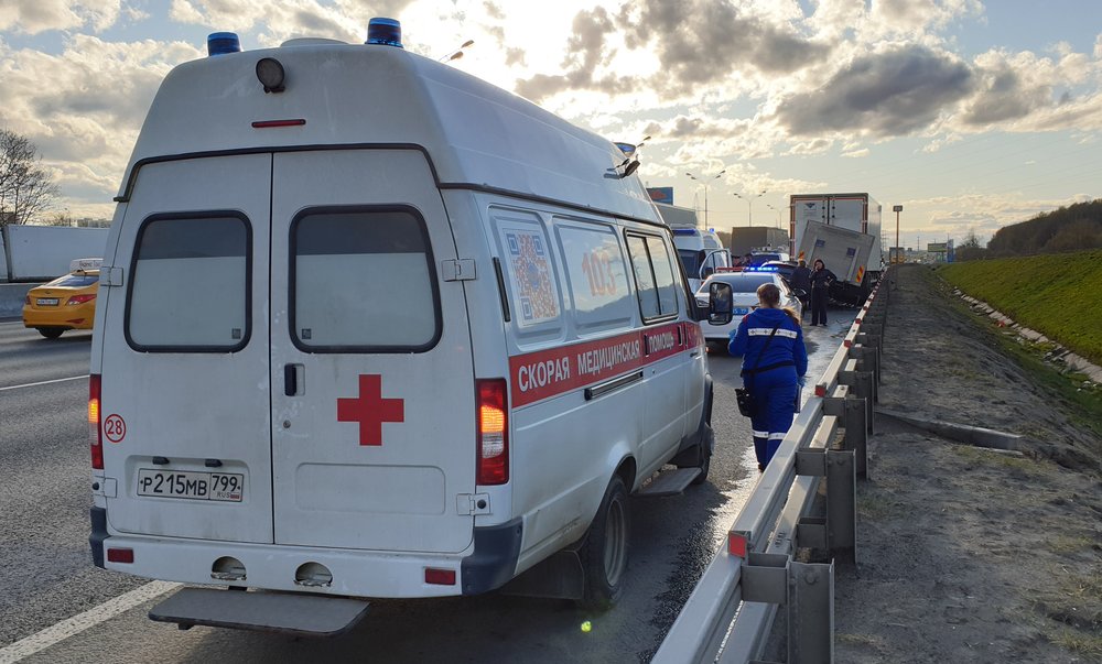 Три машины столкнулись на Калужском шоссе