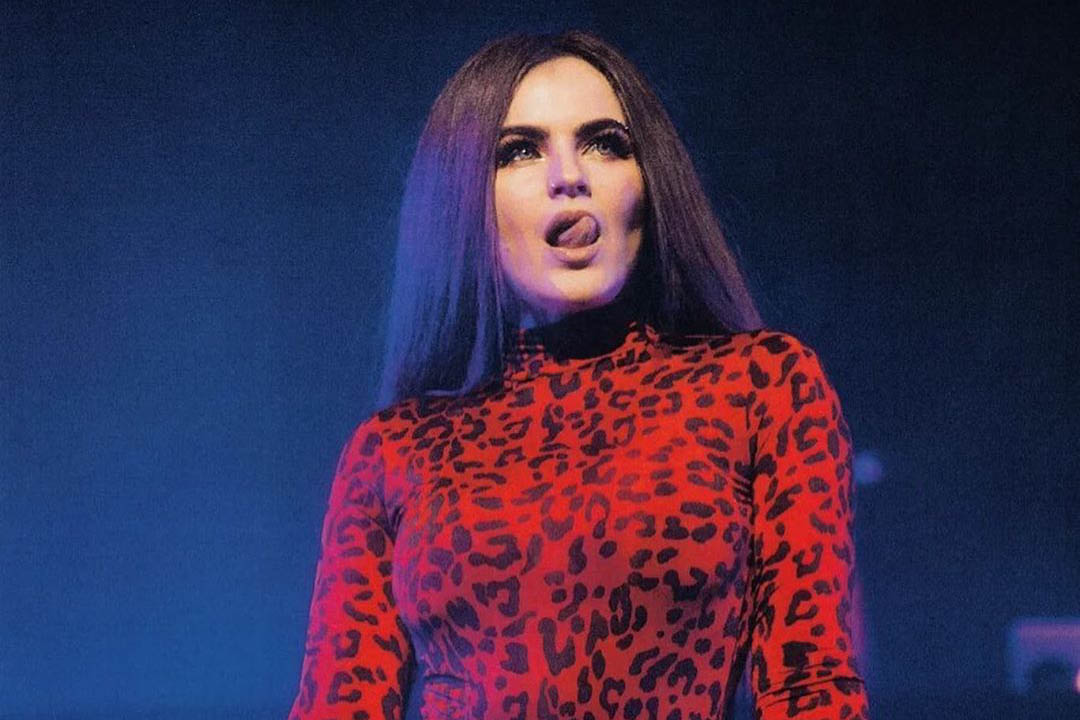 «Ты просто богиня»: Таюрская восхитила поклонников своей коллекцией купальников