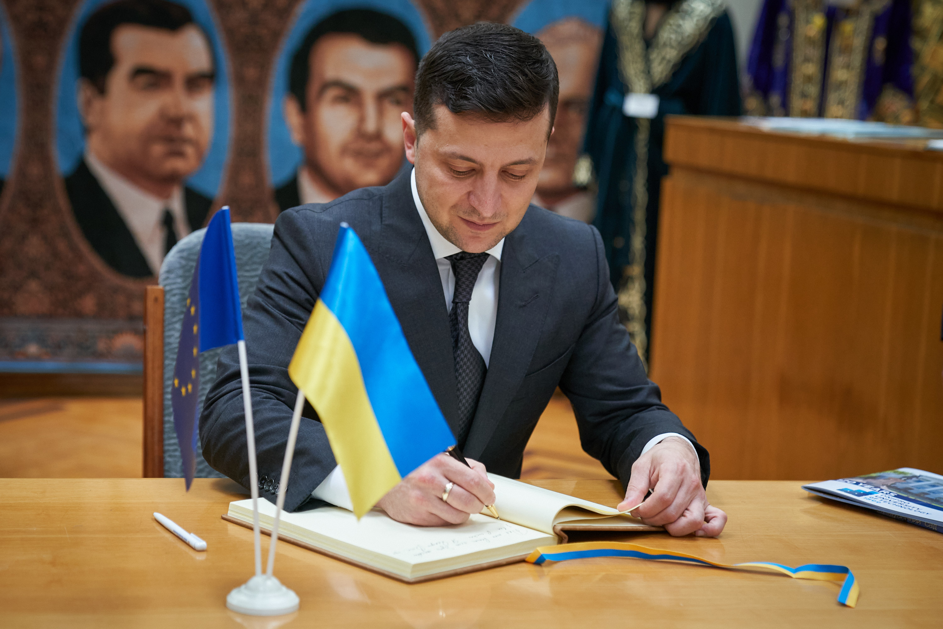 «Постоять рядом с буржуинами»: эксперт назвал плату Украины за статус партнера НАТО