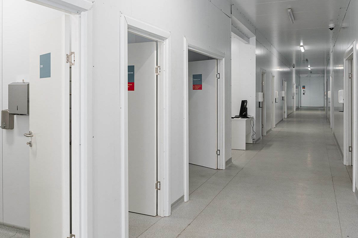 Четвертый пациент с COVID-19 скончался в Новгородской области