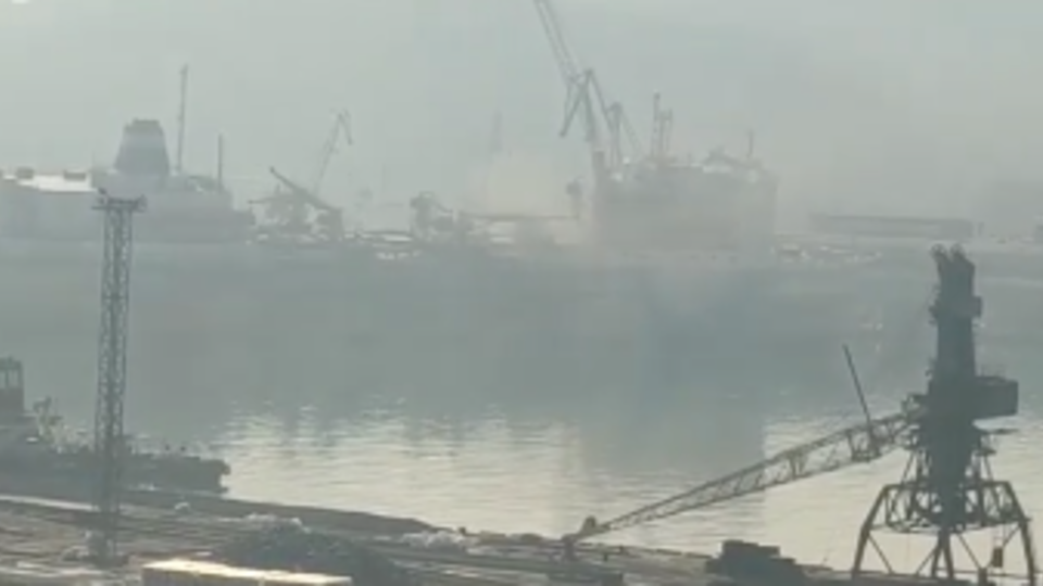 Взрыв газового баллона произошел на крупнейшей в России плавбазе