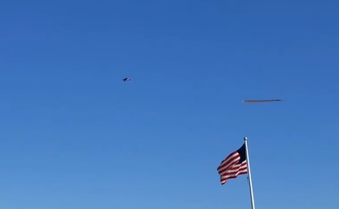 Лайнер с символом Победы совершил несколько кругов над городом