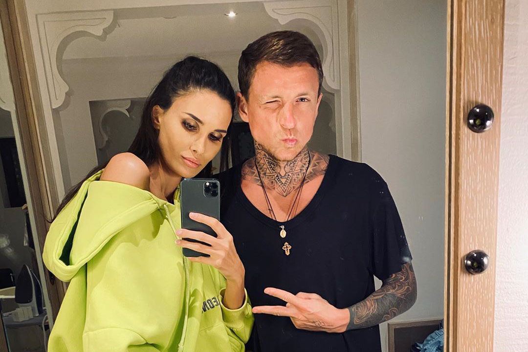 «Опять начал гулять»: жена Мамаева обвинила супруга в измене