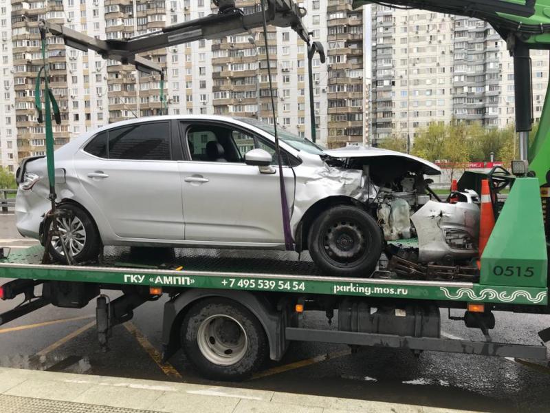 «Московский транспорт» в апреле бесплатно переместил около 90 автомобилей с места ДТП