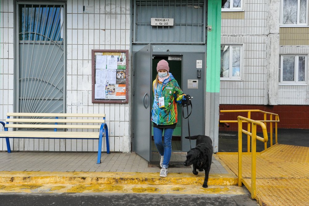 Собянин: Занятые с людьми соцработники получат доплату 25 тысяч рублей